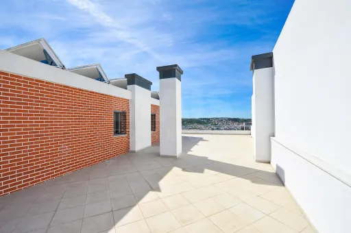 T3 + 1 Duplex com Box para 2 carros e Terraço | Colinas do Cruzeiro, Odivelas