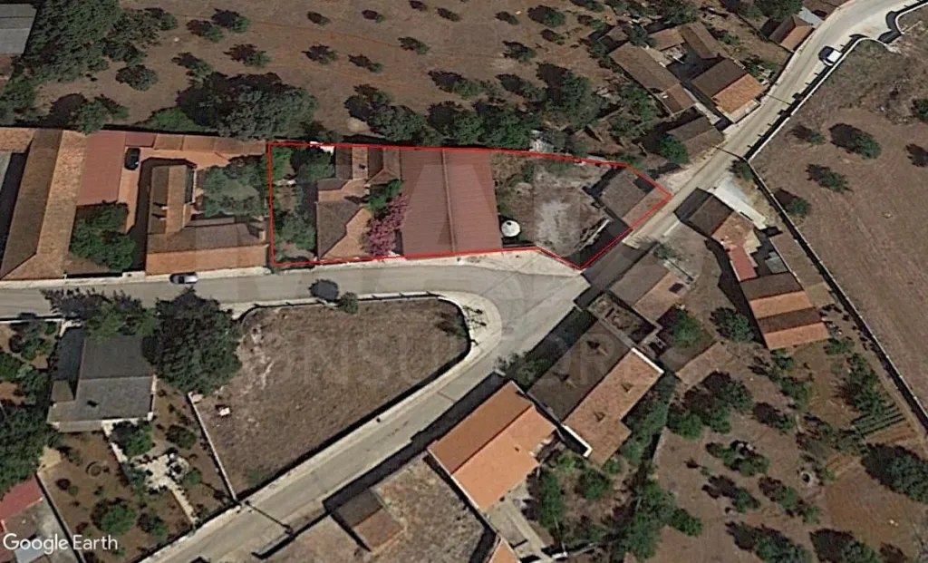 Moradia V 4 + Armazém + Casa Térrea de 45m2 em CASAIS ROMEIROS Santarém