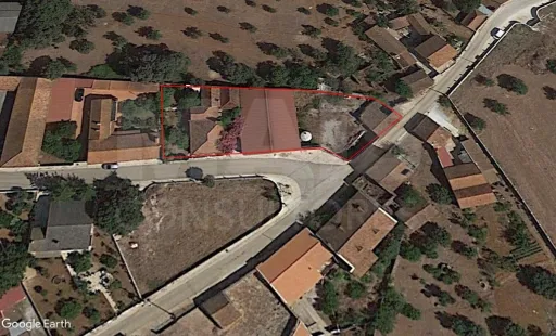 Moradia V 4 + Armazém + Casa Térrea de 45m2 em CASAIS ROMEIROS Santarém