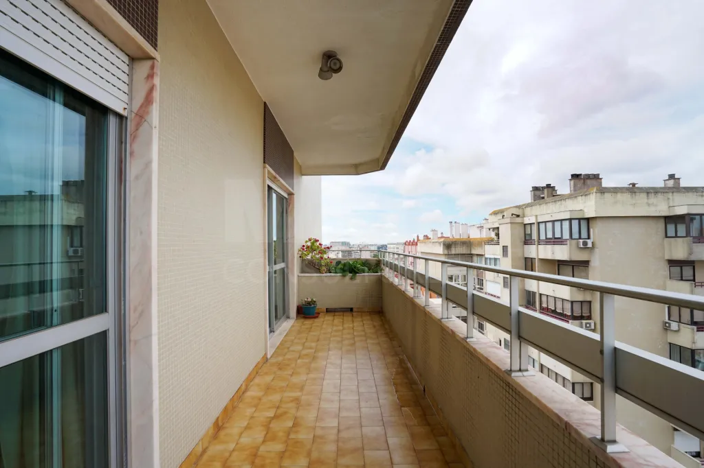 T5 no Lumiar - varandas e garagem