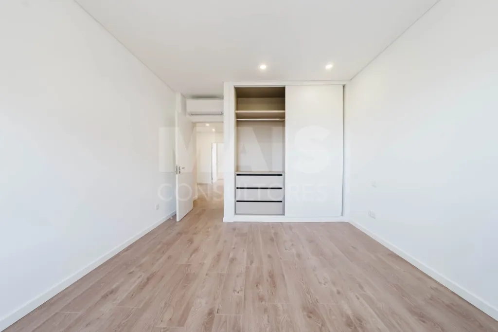 Moradia T3+1 Garagem, Logradouro e Vista Mar