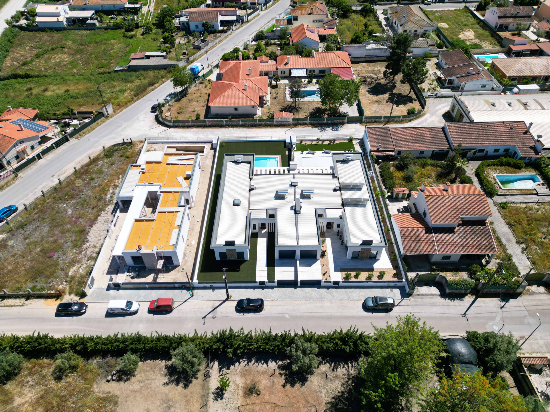 Moradias térreas T4 C\ 4 Suites e Piscina
