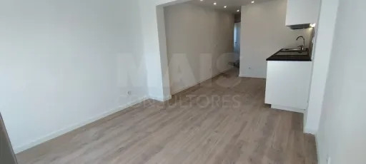 Apartamento T1+1 Remodelado em são João da Talha