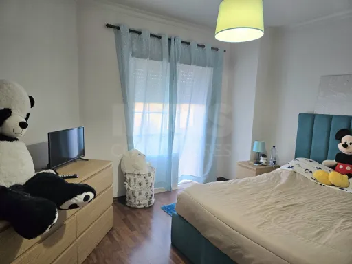 Moradia geminada T3 com garagem box e pátio de 60 M² | Alfeizerão