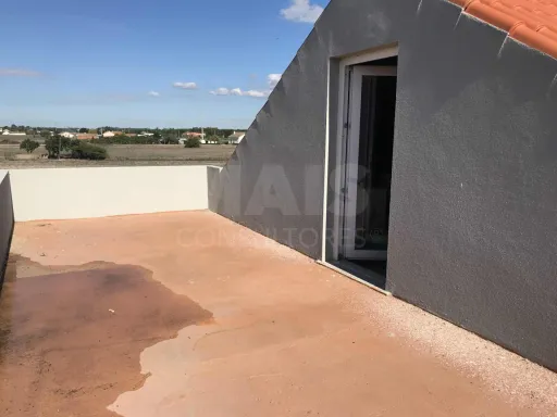 Quinta com moradia T4, piscina e anexos a 35 mint de Lisboa
