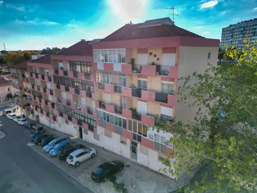 T2 Moderno, 3 frentes c/arrecadação | Queluz Ocidental