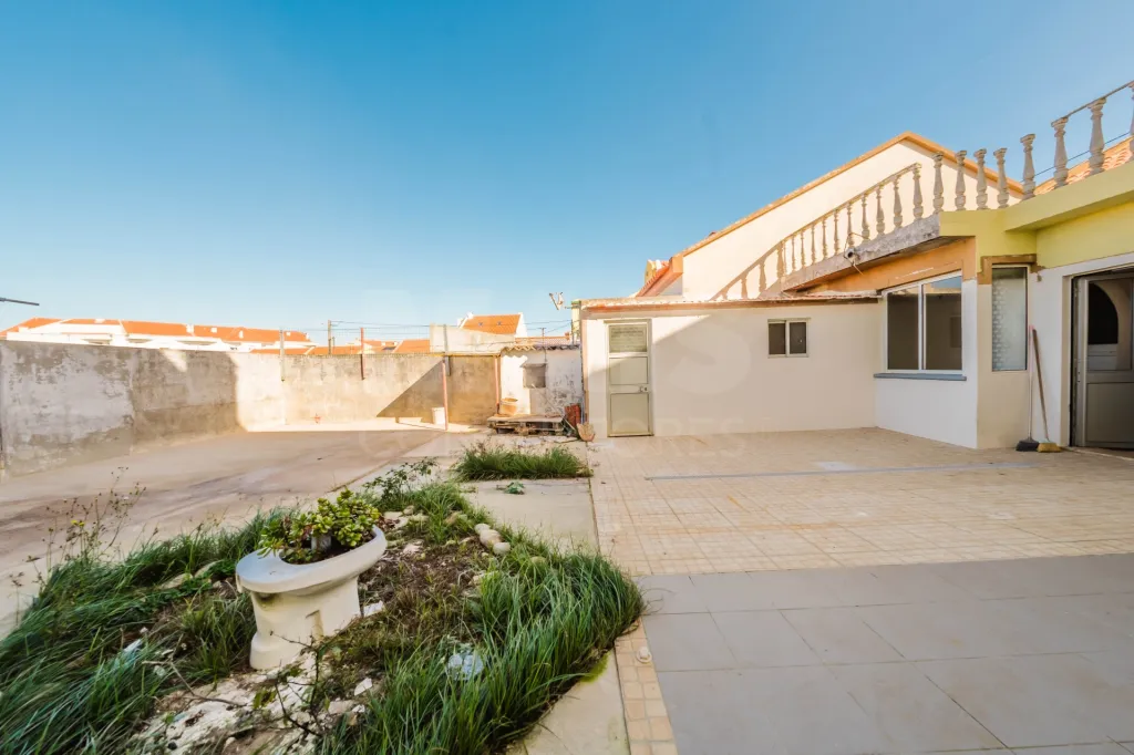 3-bedroom house with a backyard in a quiet neighborhood