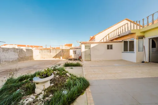 moradia T3 com quintal zona sossegada