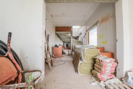 Unidade com Licença Industrial + Projeto Prévio para Hospedagem | 5.390 m² | Ferrel