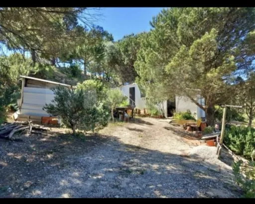 Terreno Rústico com 16840m2 com casa de apoio Calhandriz-Alhandra