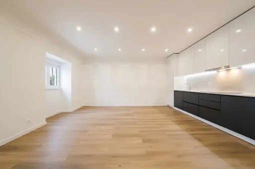 Moradia Geminada T3, Totalmente Remodelada