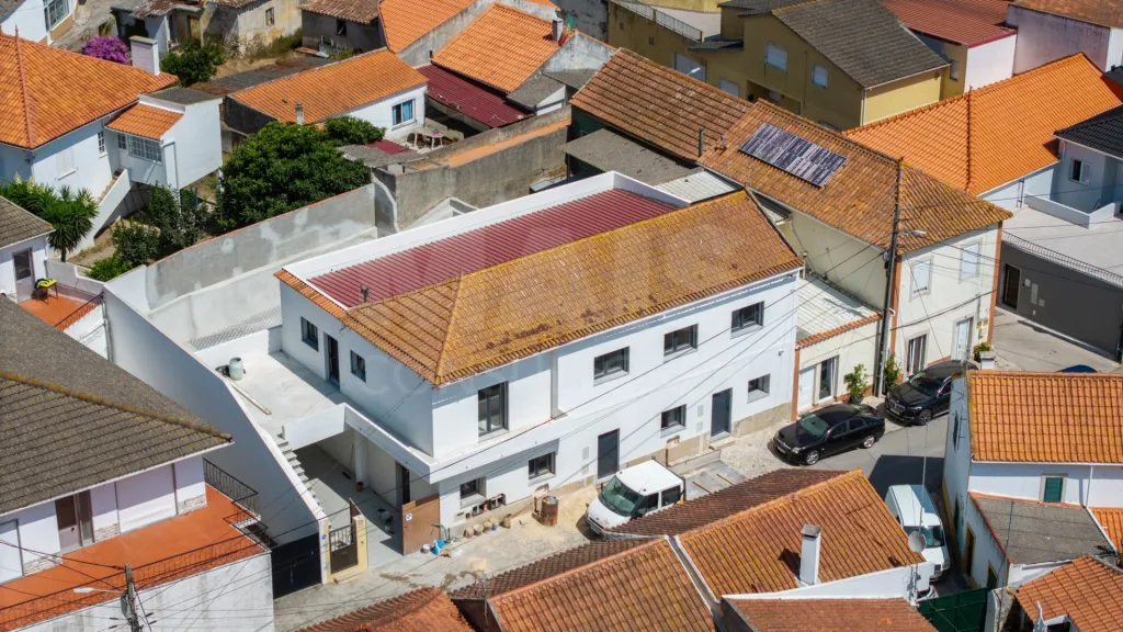 Apartamento T2 novo com quintal e estacionamento