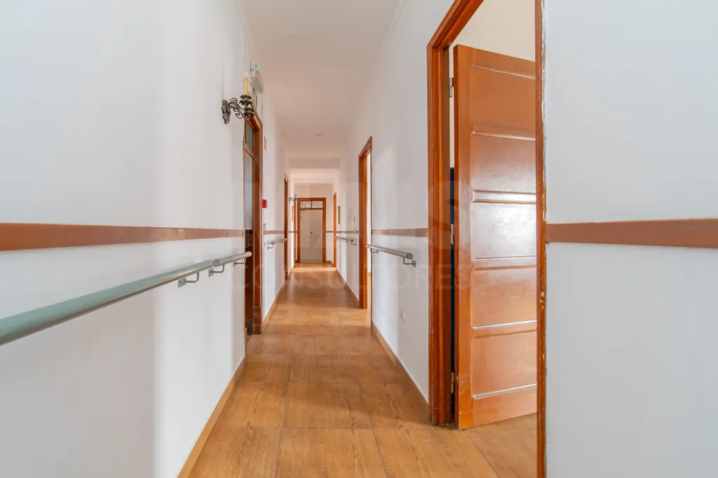 4-Bedroom House with Garage in Marinhais