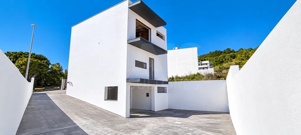 Contemporary 2 Bedroom House - Comfort and Tranquillity in Famalicão
