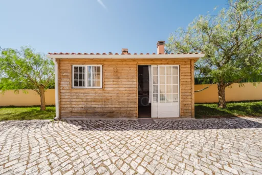 Moradia T3 Térrea com jardim e árvores de fruto