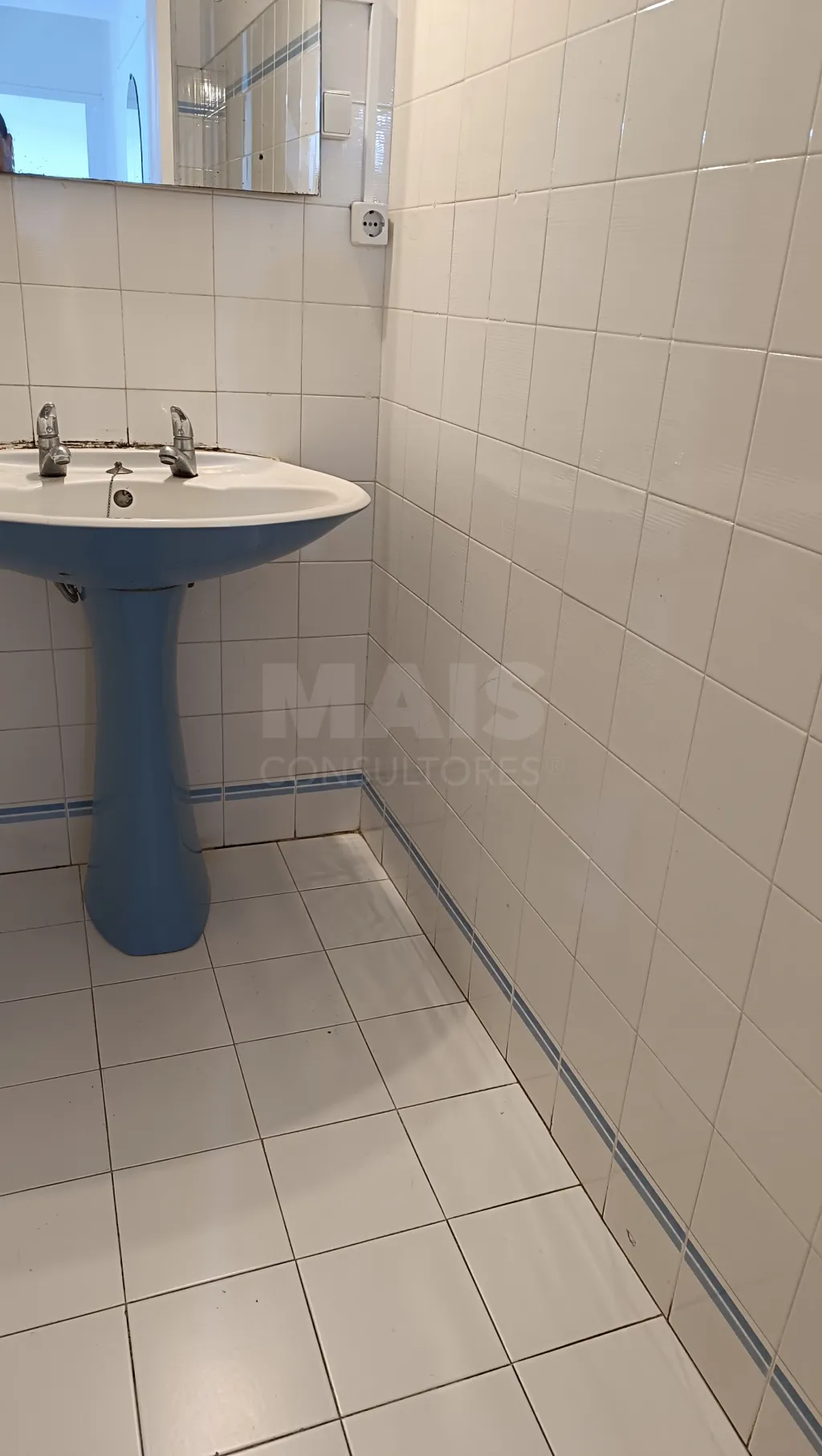 2-Bedroom Apartment in Seixal with Two Elevators