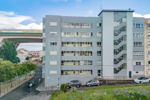 Apartamento, prédio com dois elevadores, zona central de Vila Franca de Xira