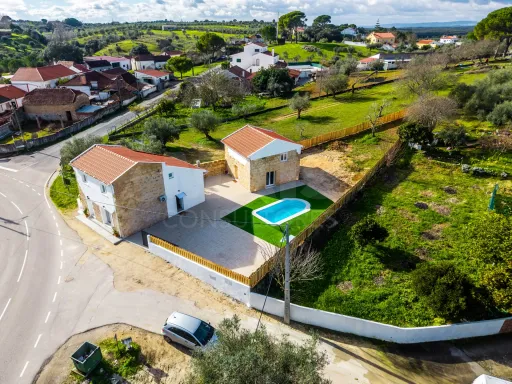 Moradia T2 + Anexo c/ T1, Logradouro e Piscina!