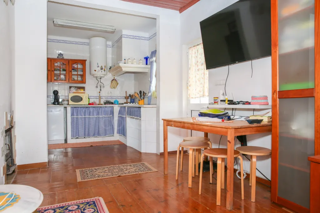 🏡 Moradia T4 com 247 m², 2 Garagens e Terreno | Canados, Alenquer
