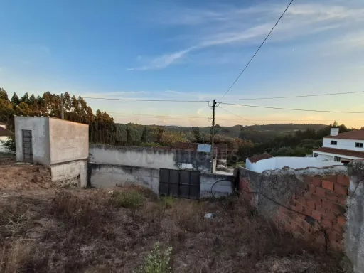 Moradia para remodelar em lote de terreno c/ 520m2