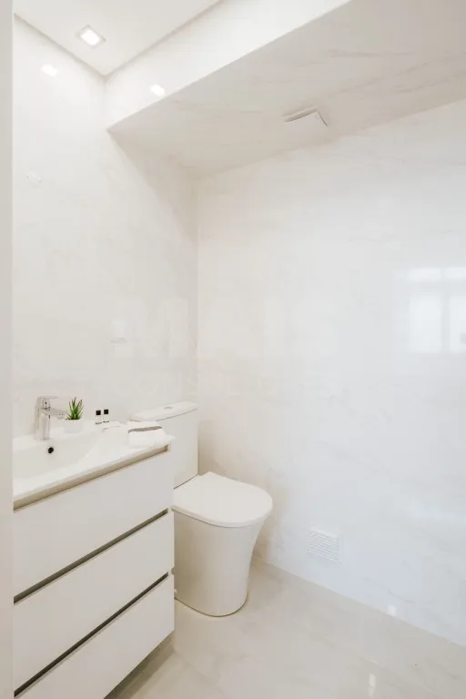 T3 Remodelado em Benfica | Varanda | Home Staging Incluído