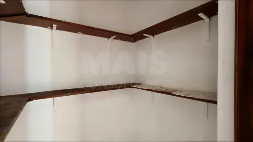 Apartamento T2 com Marquise e Despensa | 1º Andar | Perto das Praias