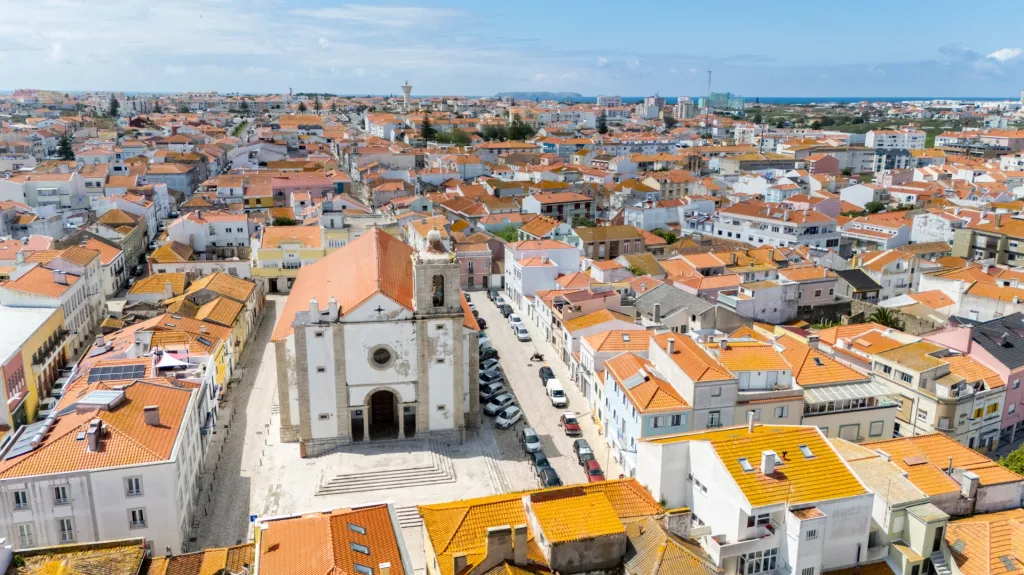 T1 novo com terraço no centro de Peniche
