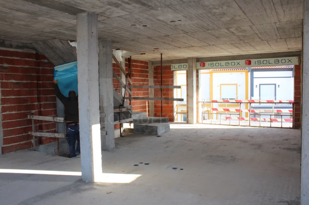 Moradia T3+1 junto praias | Garagem + logradouro privado | Terraço panorâmico sobre o mar