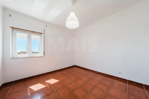 T2 Renovado com Varanda e Vista Mar em Peniche