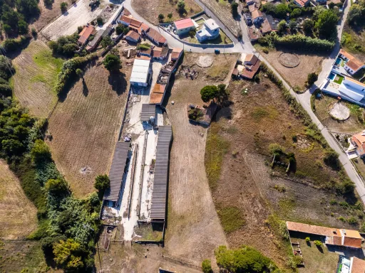 Terreno com ruína na Serra do Bouro