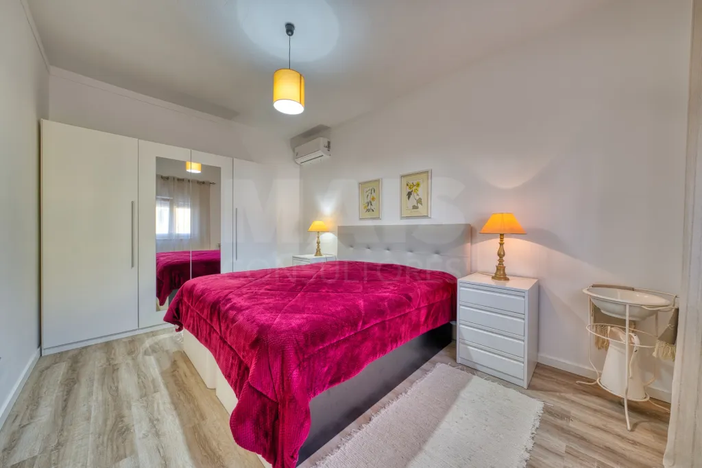 Viva com Espaço e Conforto: Moradia T4 com Anexo e Garagem em Coruche – Pronta a Habitar