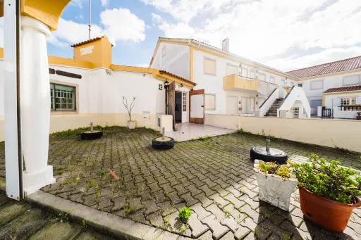 Café, Bar, Restaurante com 2 Salas e esplanada, a 50m da Praia!