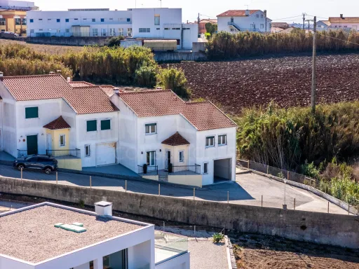 Moradia T4 c/ Logradouro, Garagem e Vista Mar!