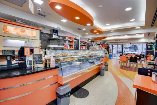 Pastelaria em Moscavide com  esplanada e fabrico próprio