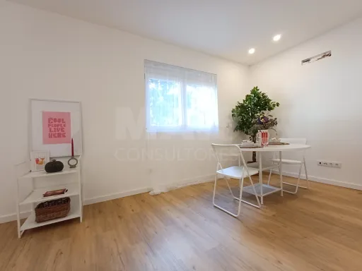 Unique Opportunity - Renovated T2 in Praça São João Batista