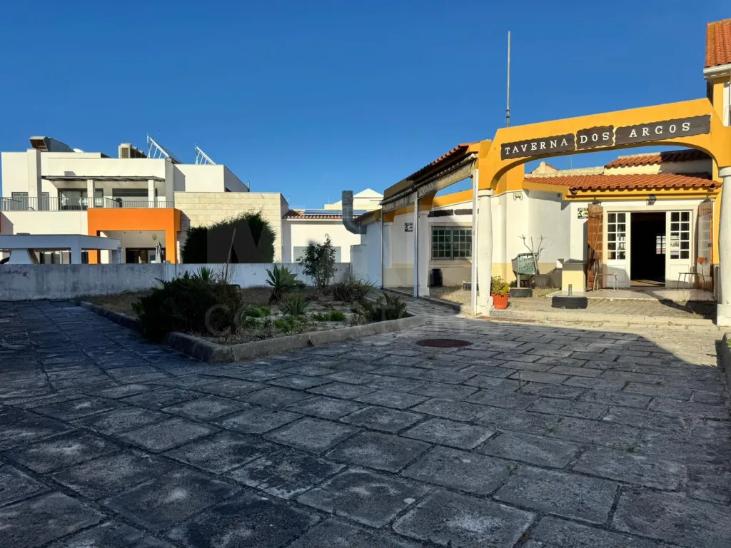 Café, Bar, Restaurante a 50m da Praia com Esplanada!
