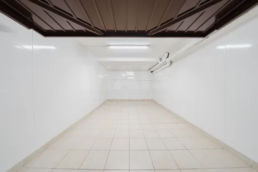 CLOSED GARAGE - PENICHE (Near the beach)