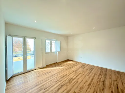 Moradia no coração de Peniche, totalmente renovada e com excelente potencial de investimento