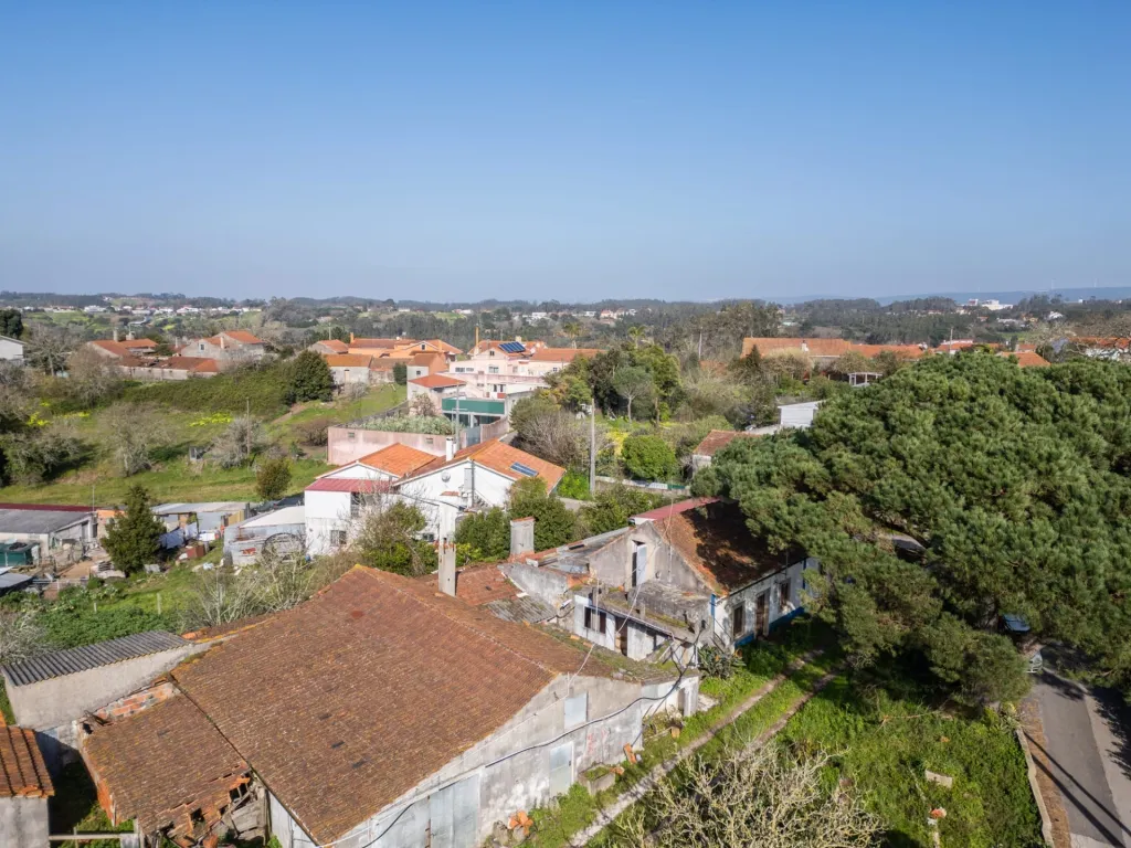 Oportunidade Única | Moradia com Terreno, Vista Aberta e Potencial de Valorização