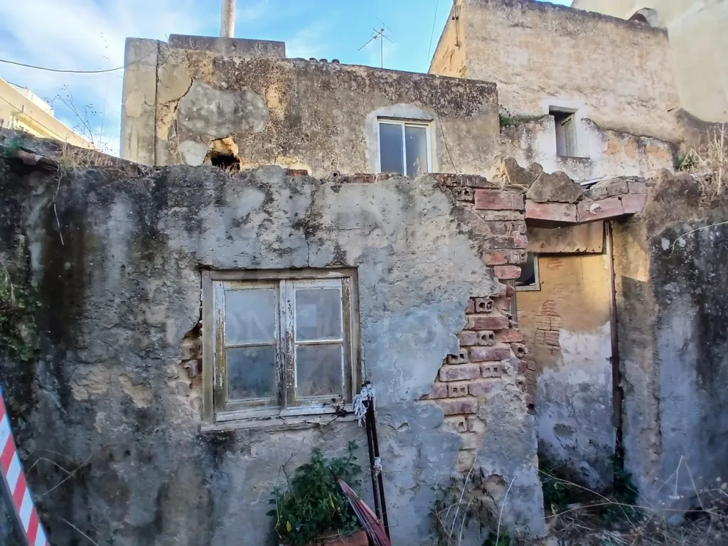 Moradia em Ruína com Excelente Potencial de Reconstrução em Vila Franca de Xira