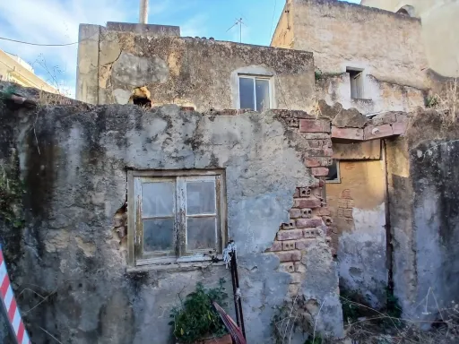 Moradia em Ruína com Excelente Potencial de Reconstrução em Vila Franca de Xira