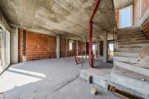 Moradia T3+1, Garagem, Espaço Exterior e Varanda Panorâmica e uma vista