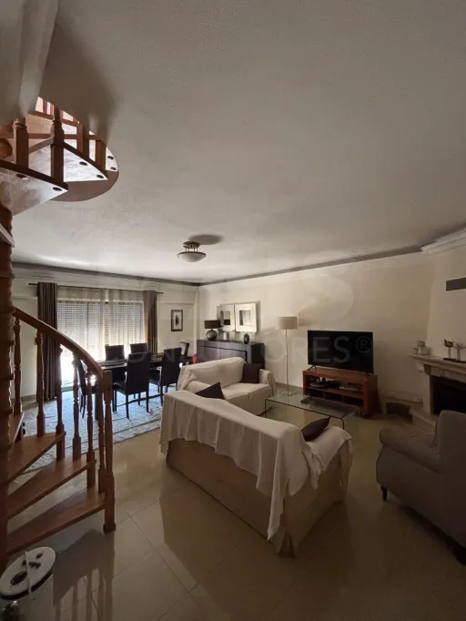 Apartamento T3 Duplex em São Domingos de Rana