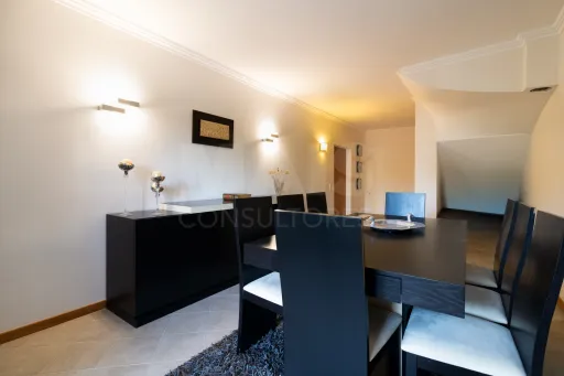 Andar de Moradia T4 com Terraço em Agualva-Cacém
