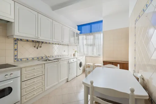 2 bedroom apartment in the center of Peniche