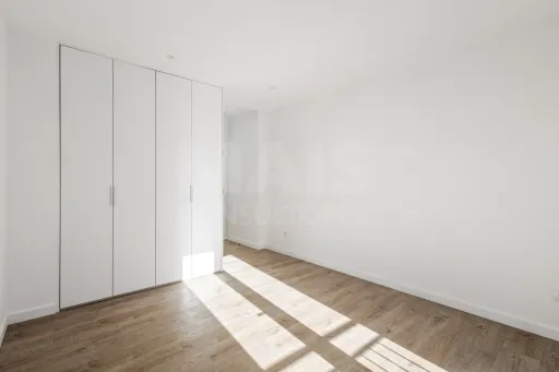 Apartamento T3 Novo com garagem -- Santa Bárbara