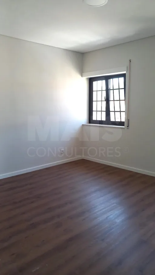 Renovated 4-Bedroom Apartment with Terrace in the Historic Center of Tomar