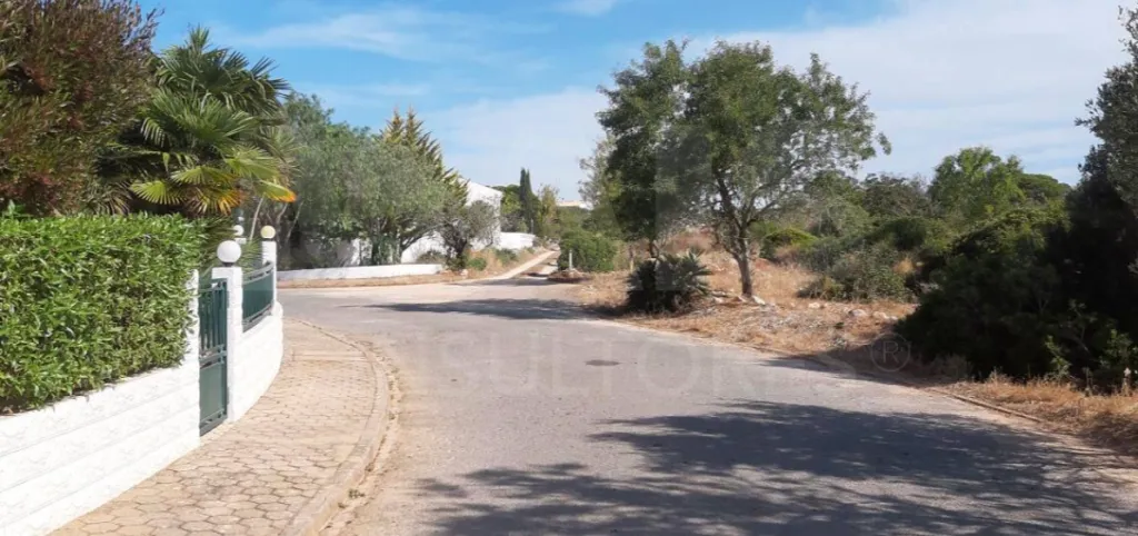 Terreno em zona residencial em Almádena - Lagos