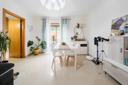 Apartamento T2 no Centro com Garagem e Estacionamento