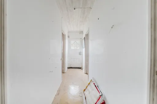 Moradia inserida num amplo terreno com 4.730 m²